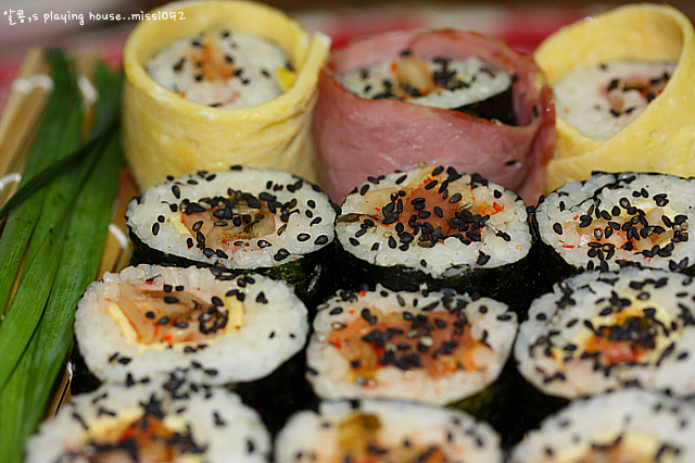 만인에게 사랑받는 김치김밥,, 손 쉬워서 더욱 좋다지요^^