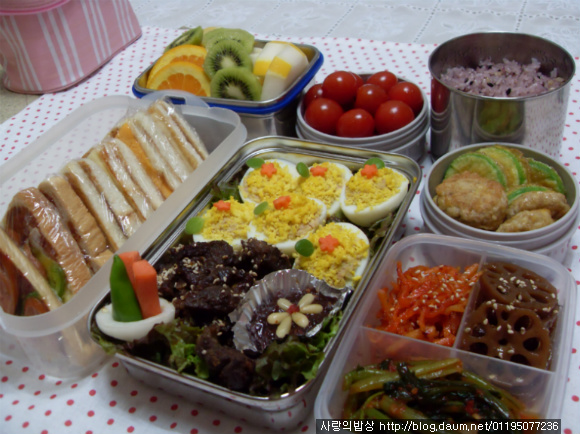 박물관뜨락,계절의여왕 강림하다! 숙녀의 화려한도시락 >_