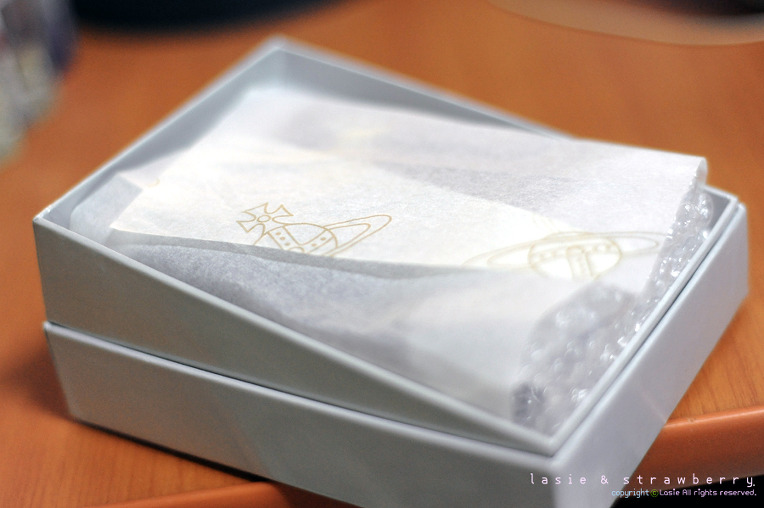 VIVIENNE WESTWOOD (비비안웨스트우드) Nappa Carf nero/rosso 단지갑