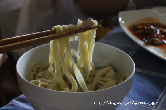 바지락 멸치 칼국수