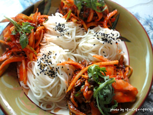 통조림이 아닌 집에서 삶아낸 고동으로~『매콤한 고동비빔국수』