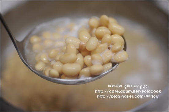 단백질 섭취의 최고봉 뜨거운 콩칼국수 겨울철이 제맛!!
