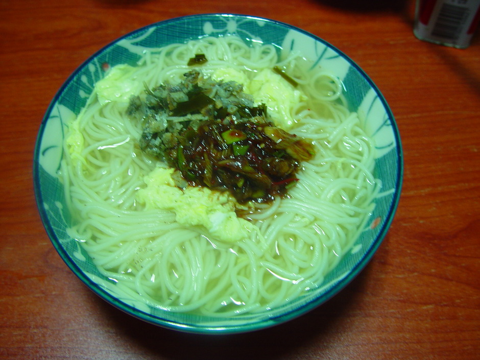 잔치국수 이렇게 드시면 더 맛있습니다.