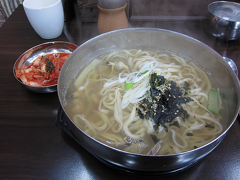 풍성한칼국수 이미지