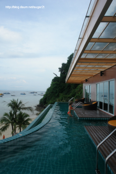 #05 PHI PHI CLIFF BEACH RESORT