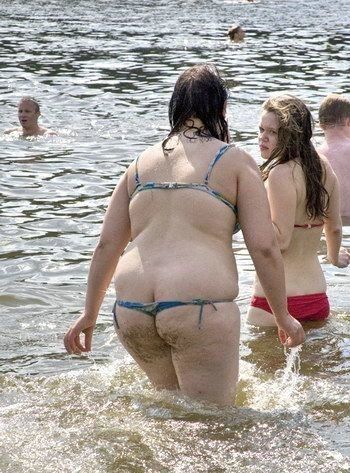 눈이 번쩍 뜨이는 수영복 사진 16개. 대체 어디서 구한 거죠.