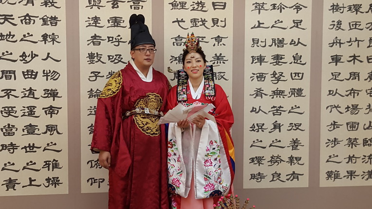 폐백(幣帛)올리면서 사진
