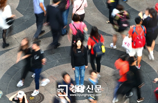 [대한민국은 민주공화국인가](2)“돈이 지배하는 갑·을의 사회…중세 신분제와 뭐가 다른가” / 경향신문