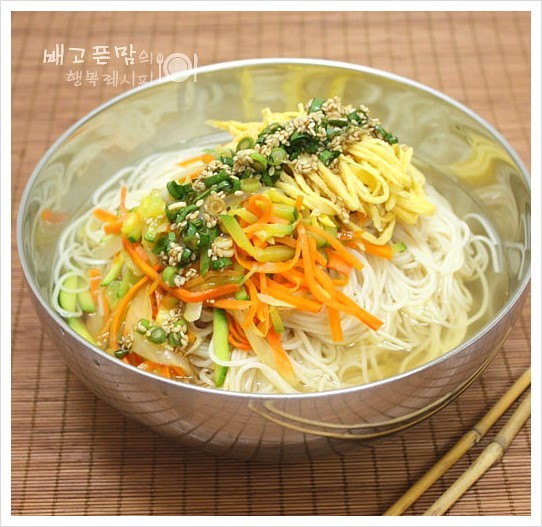 잔치국수 이미지
