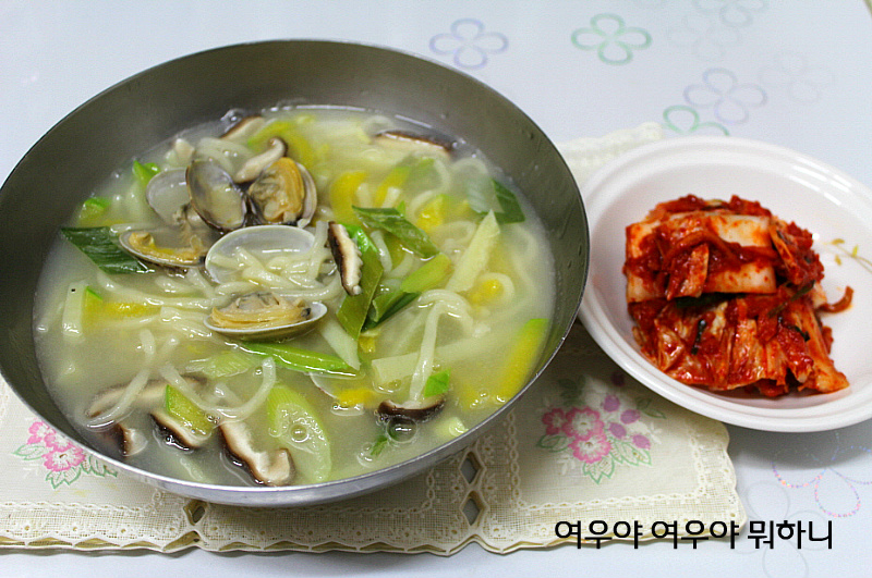 바지락칼국수 이미지