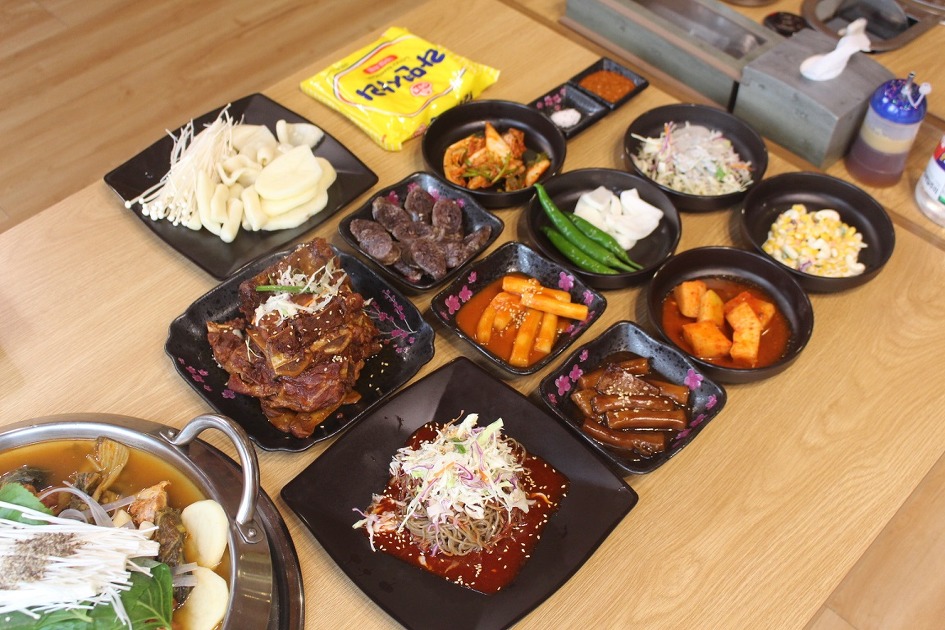 대구맛집투어 스토리채널 | [대구맛집닷컴/반야월맛집/감자탕] 지하철 반야월역 부근, 제주도산 무한리필 감자탕전문점, 동호동 #다퍼무리... 