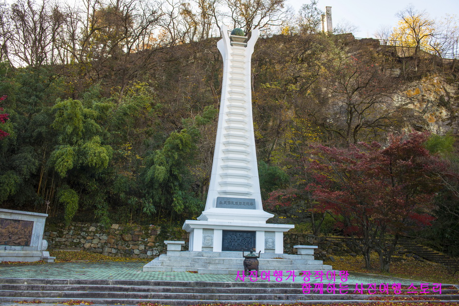 돌바위로 하나하나 엮어 만들어진 영산 만년교