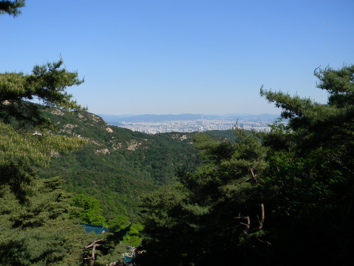 승가사 뒤쪽에 숨겨진 거대한 고려시대 마애불, 구기동 마애여래좌상