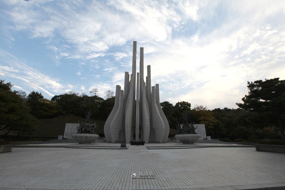 11월 3일 학생독립운동기념일을 맞아 참배한 광주서구 학생독립운동기념탑