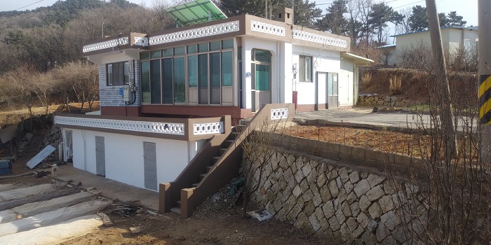 대빈창해변 가는 언덕위 하얀집