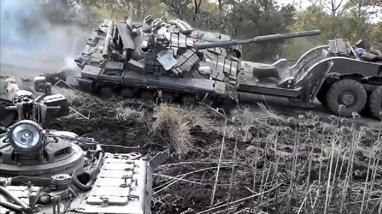 우크라니아 육군 T-64 전차의 트레일러 적재 미숙 사고 - Ukrainian Army T-64 Tank Trailer inexperienced loading accident