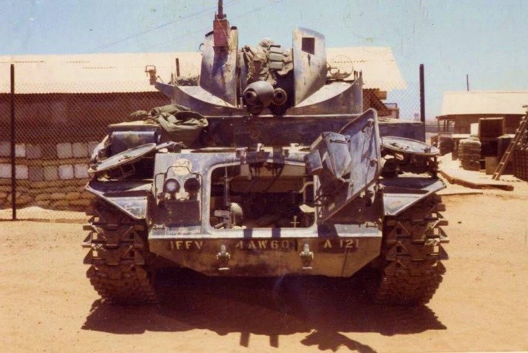 미군의 베트콩 킬러 무기였던 M42 더스터 대공 자주포- US Viet Cong Killer Weapon M42 Duster A.A Self propelled Gun 